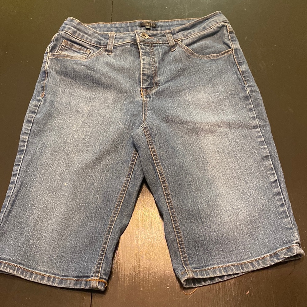 HANNAH JEAN SHORTS SIZE 6